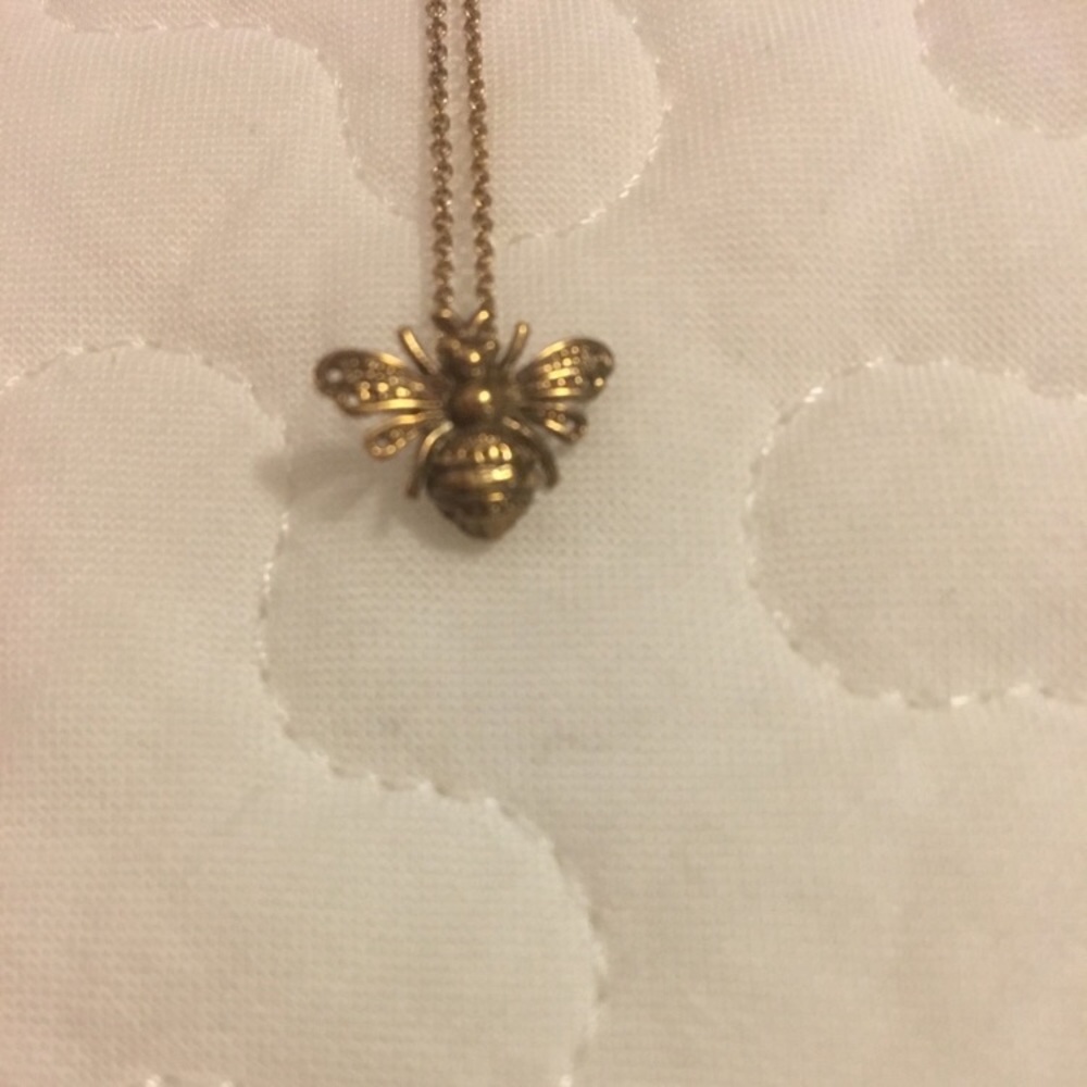 Detailed bee 🐝 necklace